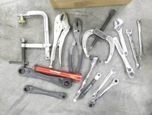 lot 102 image: Clamps, ratcheting wrenches, Craftsman, Snapon light