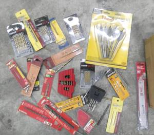 lot 104 image: Drill bits and spade bits