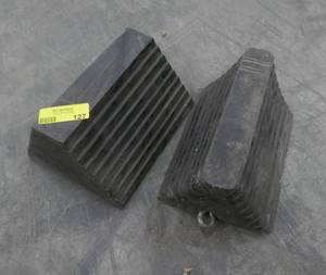 lot 127 image: Set of wheel chocks