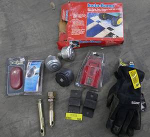 lot 166 image: New Blizzard gloves XXL, Insta ramp kit, utility blades, vented gas caps, hitch pins