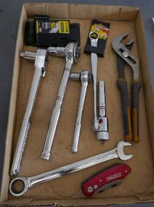 lot 185 image: 3 Craftsman ratchets 12 and 14, utility knives and other wrenches