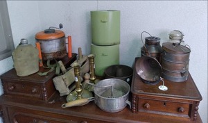 large lot of vintage items (include...