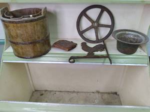 Vintage bucket, and other cat iron ...