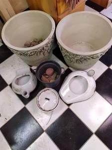 2 large outdoor planter, 2 vintage ...