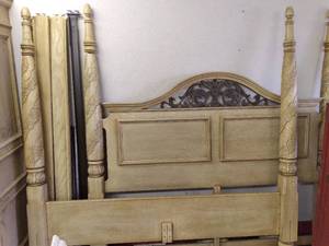 King size bed 80 x 74 (Includes m...