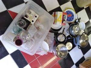 Large lot of kitchen items...