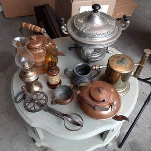 Box of copper, brass and silver ton...