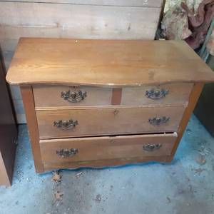 Solid Wood Vintage 4 drawer Dresser...