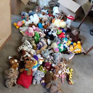 Large variety lot of stuffed toys i...