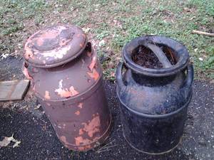 Lot of 2 heavy duty metal vintage m...
