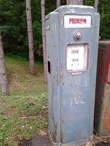 Antique Tall Heavy Duty Metal Wayne Gas pump Approximate measurements 23x72x17 functionality is unknown 