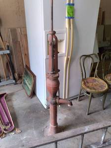 Antique Husky Pump 71.5Tx15W