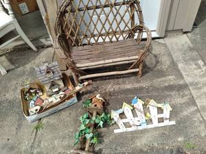 Wood Small bench, birdhouse and oth...