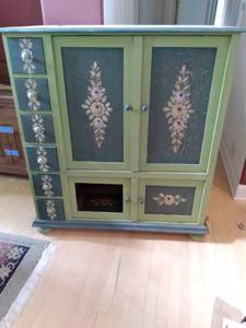 Vintage Wardrobe one panel missing...