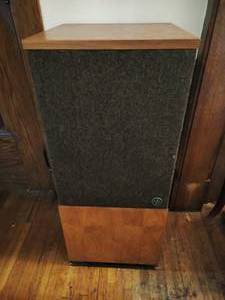 lot 5 image: Pair of RtR Speakers