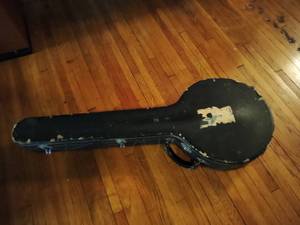 lot 28 image: Four Sting Banjo with Case