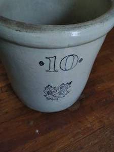 lot 37 image: Large Crock