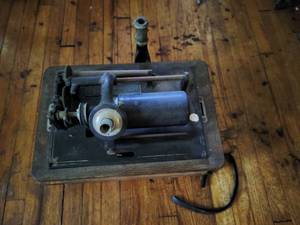 lot 41 image: Thomas A Edison Edison Standard Phonograph