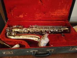 lot 64 image: The Martin by Wurlitzer Alto Saxophone