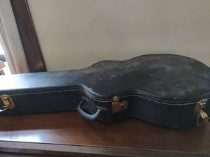 lot 67 image: Yamaha Guitar