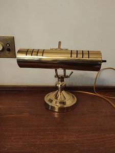 lot 69 image: Piano Light