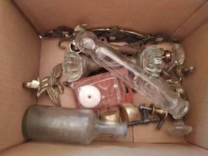 lot 226 image: Assorted Vintage Items