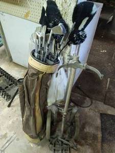 lot 281 image: Golf Bag And Sporting Goods