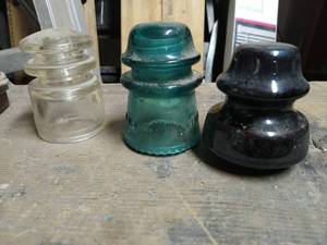 lot 283 image: Glass Insulators & More