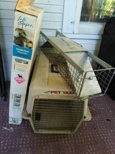 lot 108 image: 2 dog crates and squirrel trap