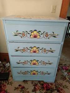 lot 113 image: 4 drawer chest