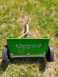 lot 118 image: Seeder spreader