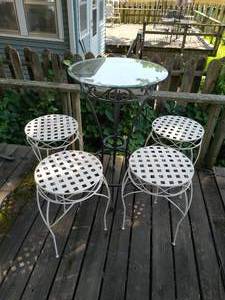 lot 127 image: Glass top high top table with barstools