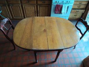 lot 130 image: Kitchen table