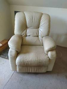 lot 134 image: Recliner