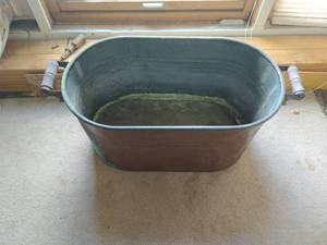 lot 142 image: Galvanized Tub