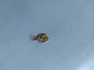 lot 147 image: Small 10k Gold pendant