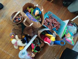lot 154 image: Collection of childrens toys