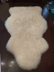 lot 298 image: Sheepskin