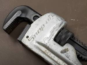 lot 8 image: Snap-On Pipe Wrench