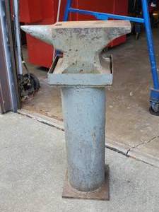 lot 13 image: Large Anvil on a Stand