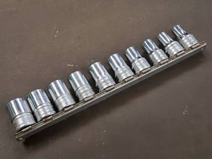 lot 25 image: Snap-On (10) pc Metric 12 Drive Socket Set