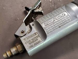 lot 30 image: Blue-Point Snap-On Tools Corporation Disc Cutter Air Tool