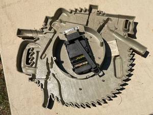 lot 128 image: Battery Operated Workshop Themed Clock