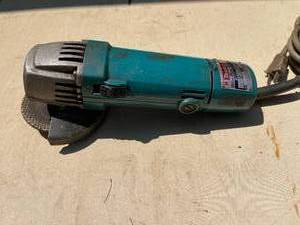 lot 129 image: Makita 10mm Disc Grinder