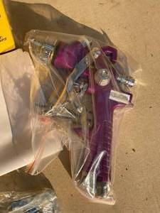 lot 133 image: Central Pneumatic Professional 20 Ounce Spray Gun