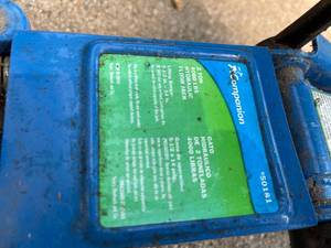 lot 150 image: Companion 2 Ton Floor Jack