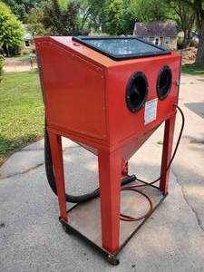 lot 48 image: Central Pneumatic Sand Blasting Cabinet Item# 39170