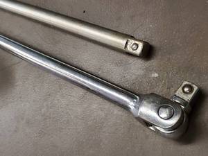 lot 53 image: Snap-On 12 Breaker Bar & 12 Long Extension