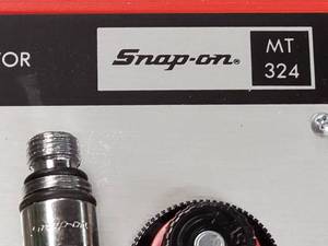 lot 4 image: Snap-On Cylinder Leak Detectior MT324