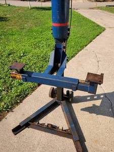 lot 78 image: Air Assist Automotive Lift Jack